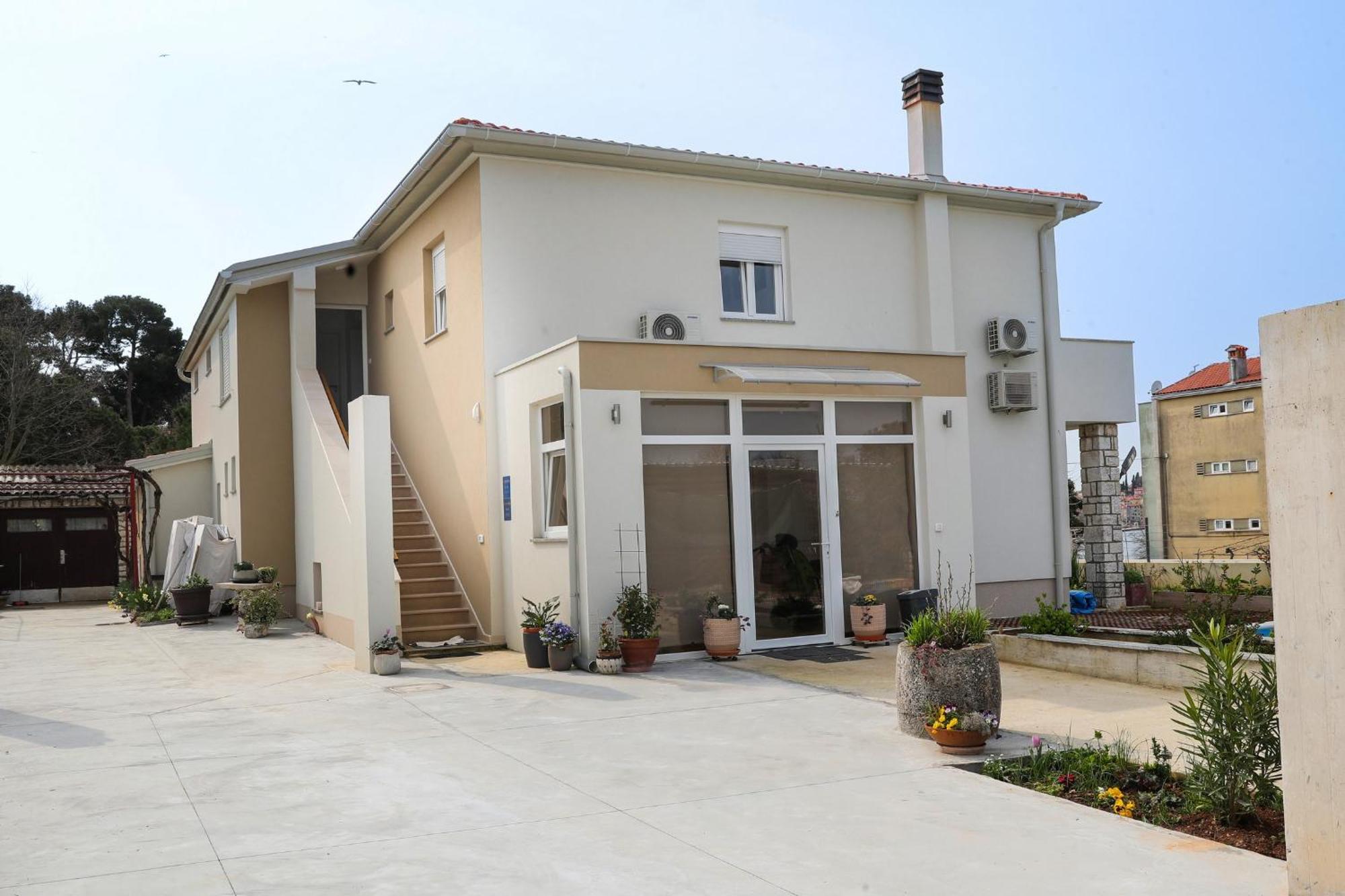 Villa Cok 로비니 외부 사진