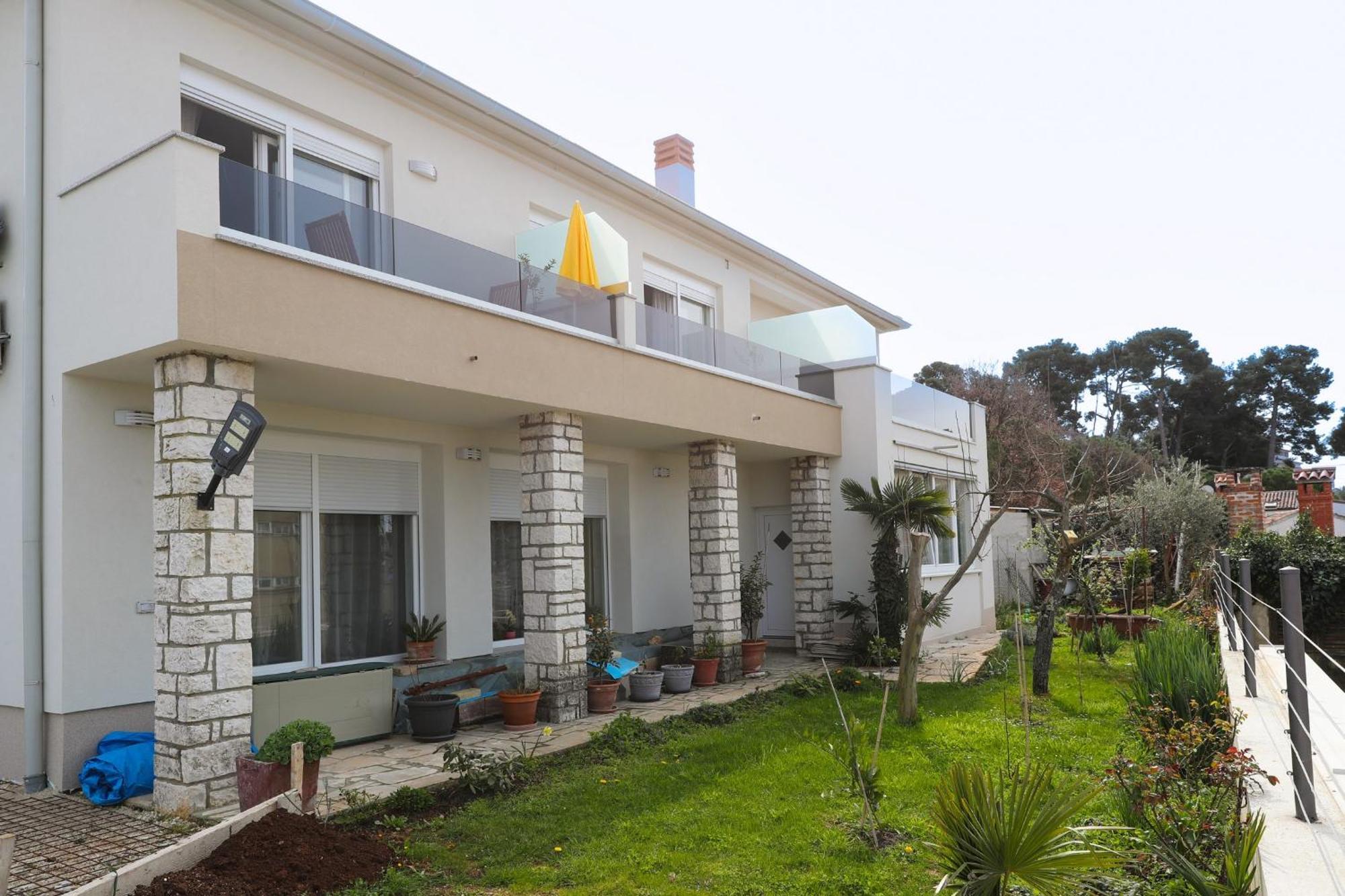 Villa Cok 로비니 외부 사진